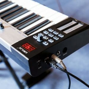 Controlador MIDI Blue Whale61 de 61 teclas Worlde - Image 8