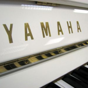 Piano vertical de 88 teclas JU109 Blanco Yamaha - Image 4